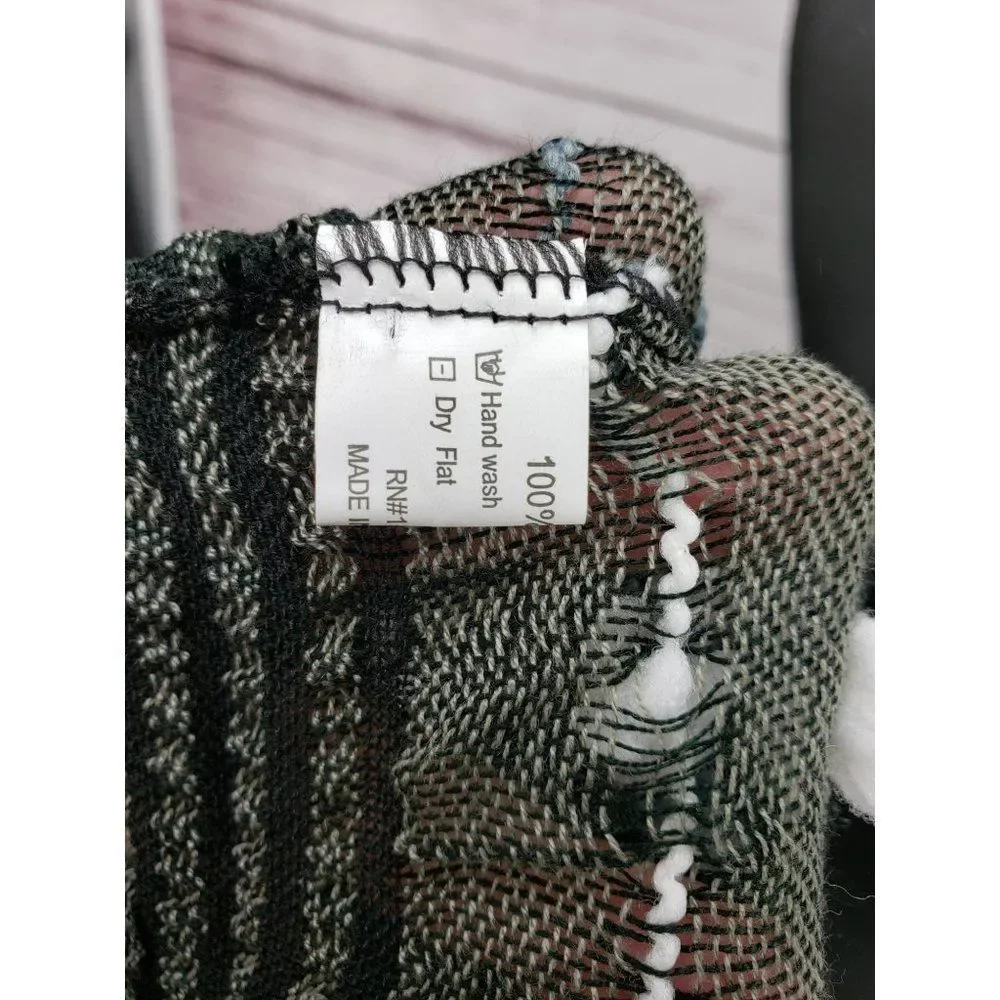 Anthropologie Gray black ombre Ruffle polyester‎ Infinity scarf